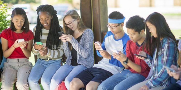 6 Stats on How Social Media Affects Teens that Parents Need to Know